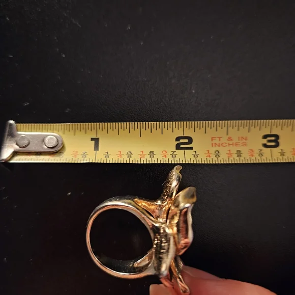 Banana Republic Gold Flower Ring - Picture 10 of 10